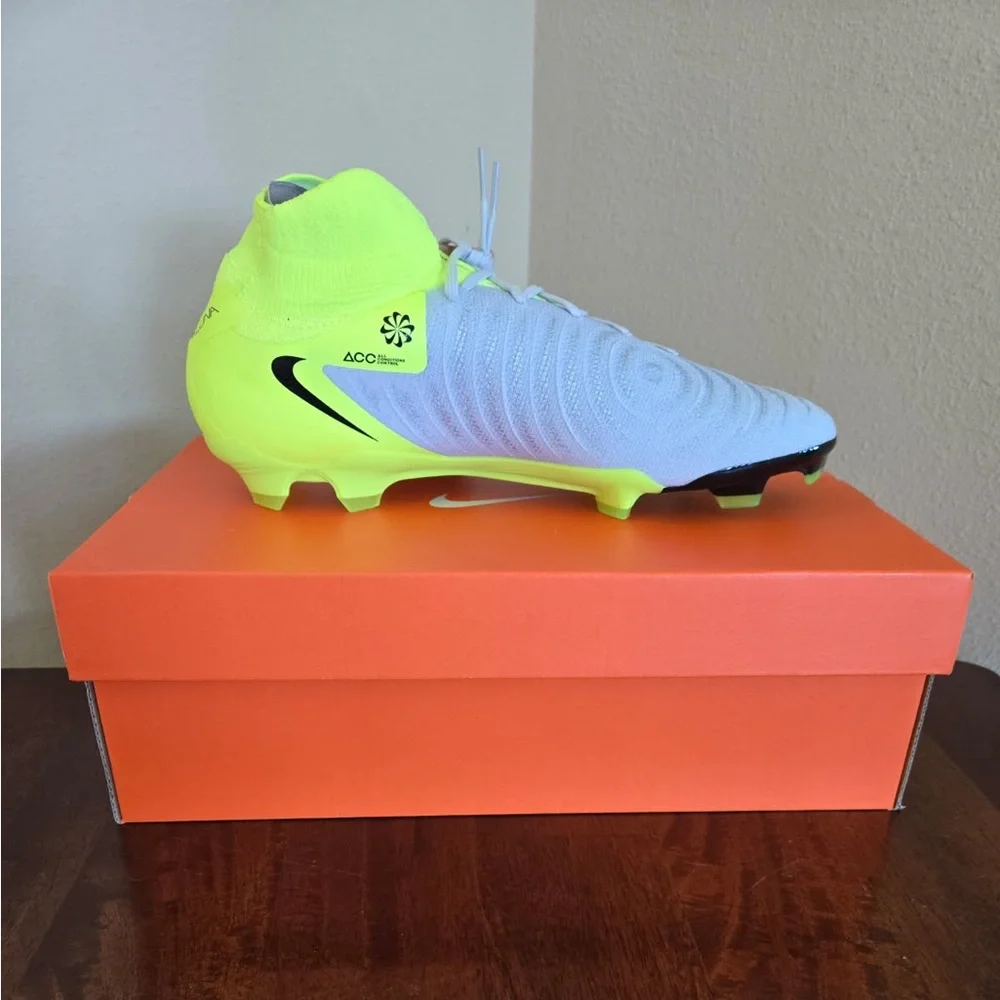 Nike Men's Phantom Luna 2 Pro FG Firm Ground High Soccer/Football Cleats/Boots